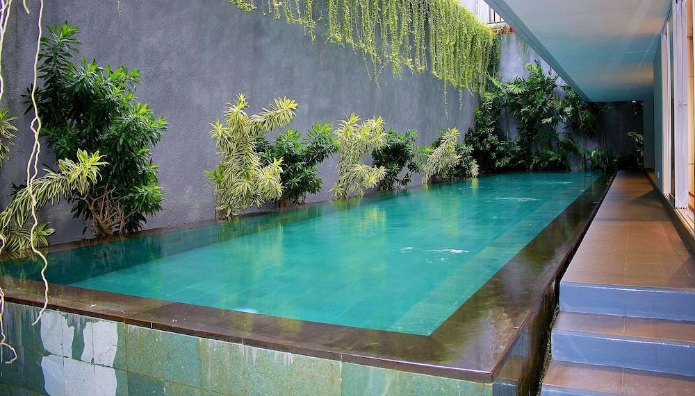 Zen Rooms Patra Kuningan Syariah Jakarta Luaran gambar